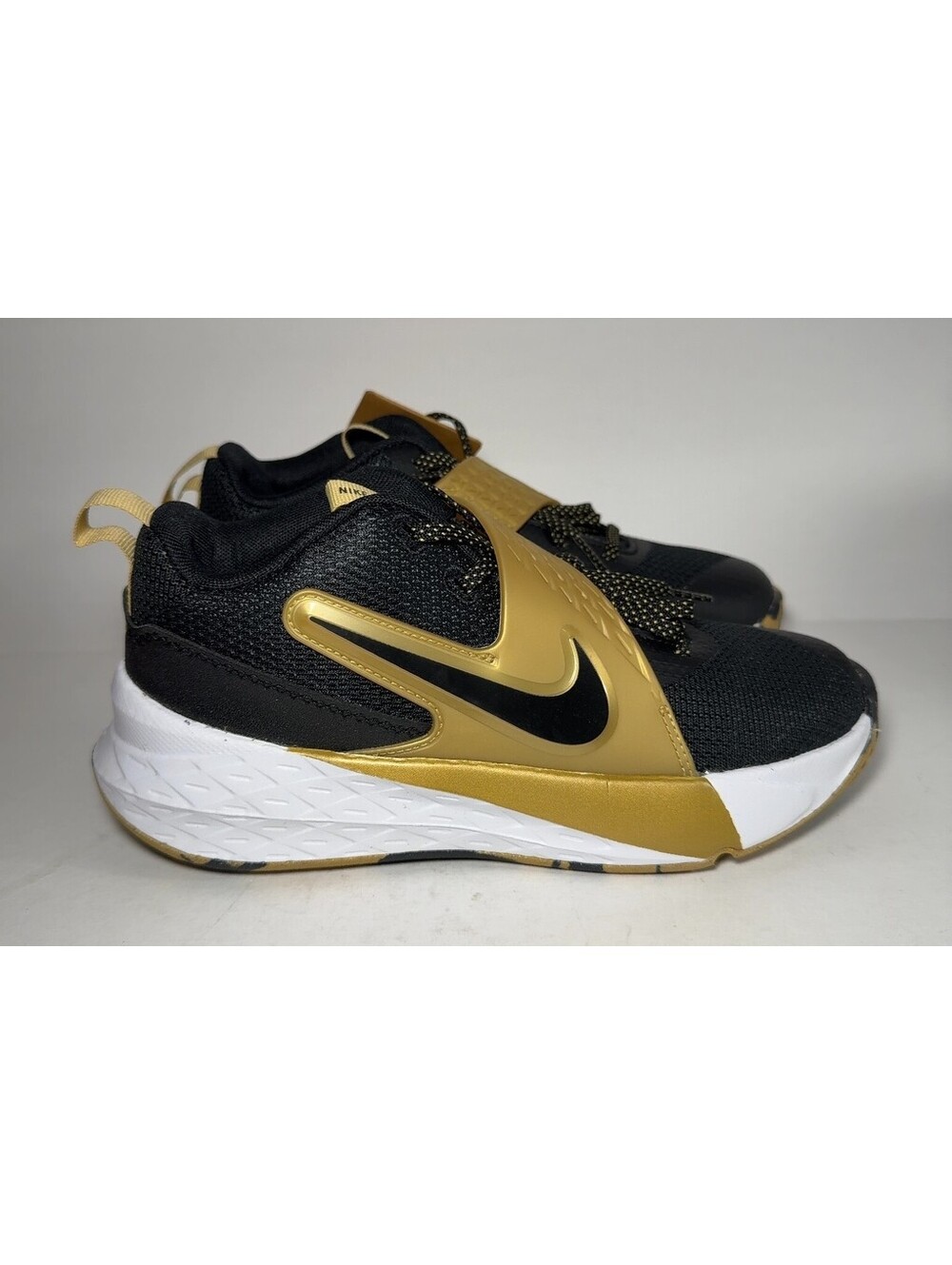 Nike Team Hustle D 12 GS Black Metallic Gold HF6279-003 Size 4.5Y